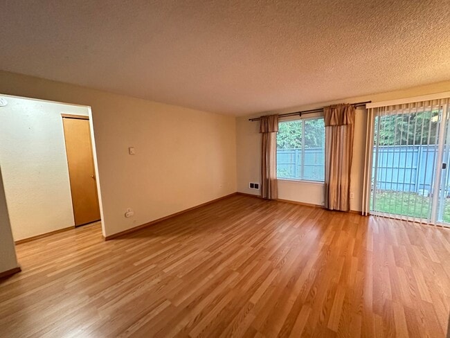 Photo - 2 Bedroom Condo in Lake Stevens! Unit 2
