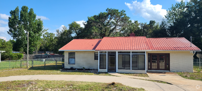 Building Photo - 5 Pine Ct Dr Rental