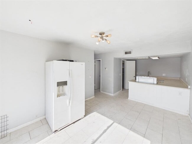 Photo - 401 SE 12th Ave Unit 208