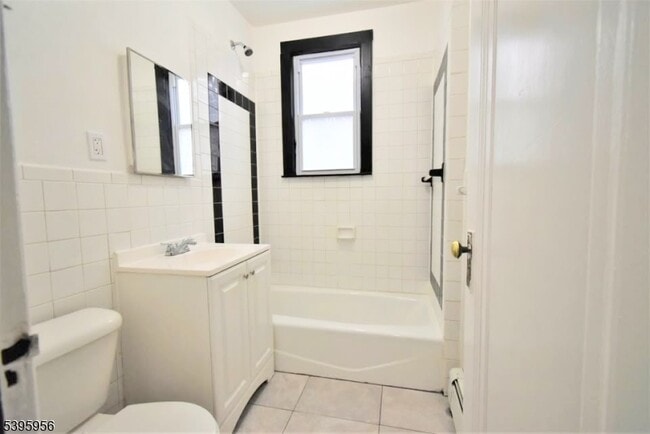 Photo - 352 Wainwright St