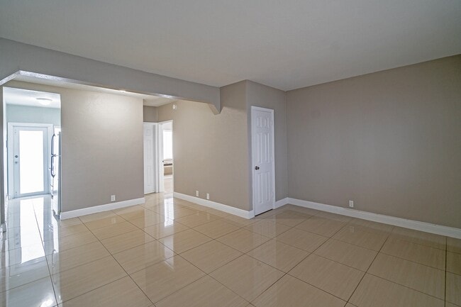 Helios Apartments Miami Beach