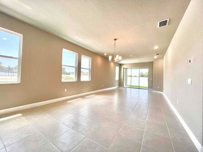 Photo - 9359 Highland Hls Dr