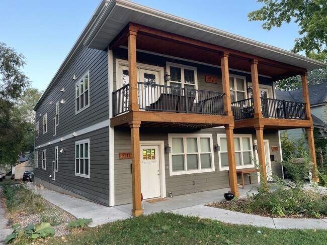 Building Photo - Stunning sunsets on private balcony 2 bed 2 bath in Longfellow! Unit 1