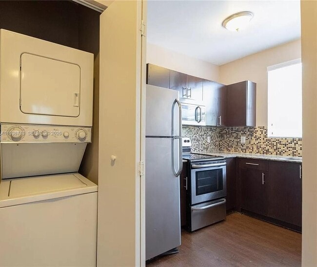 Photo - 5416 NE 1st Ct Unidad 7