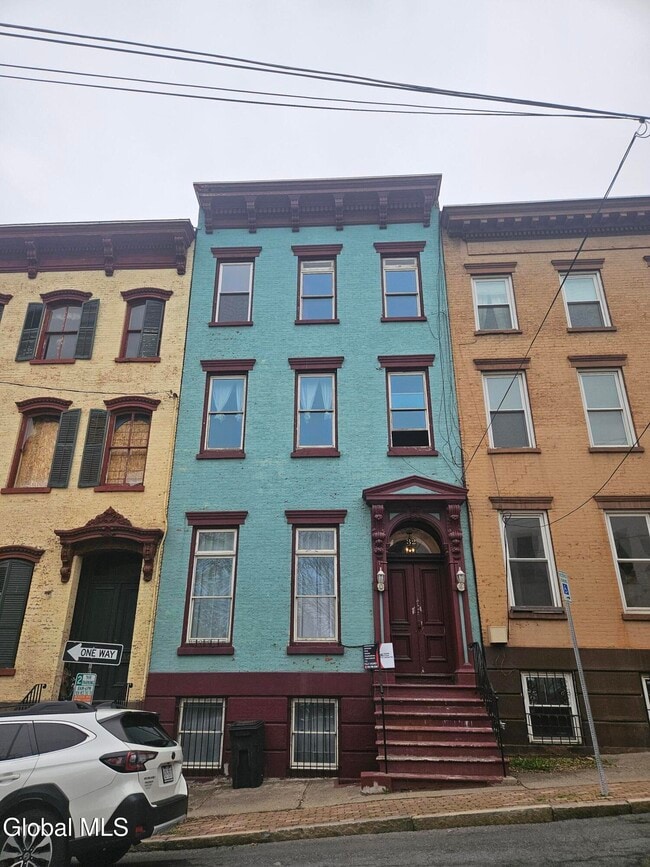 Building Photo - 32 1st St Unit 2