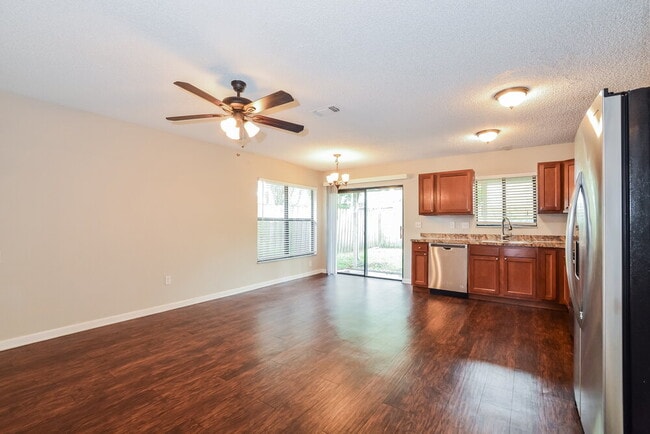 Photo - 321 Alba Ln