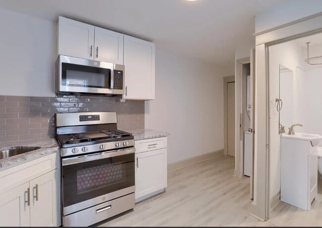 Building Photo - 40 W James St Unit 4 Rental