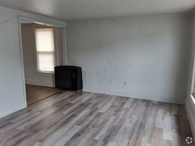 Building Photo - 76 Hoffman St Rental
