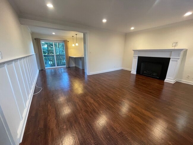 Building Photo - 480 E Okeefe St Unit 201