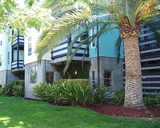 Building Photo - Lenzen Square Unit 2 Bedroom