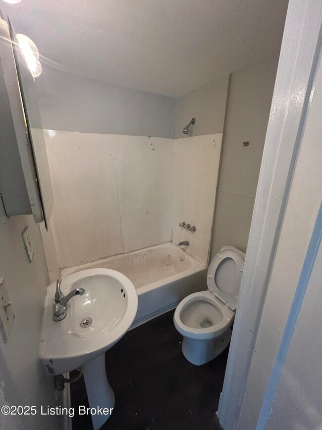 Photo - 1836 Algonquin Pkwy Unidad 1