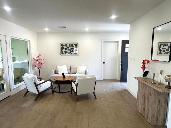 Photo - 16913 Covello St