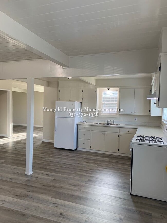 Photo - Inviting 4 Bed/2 Bath Home with Spacious Backyard