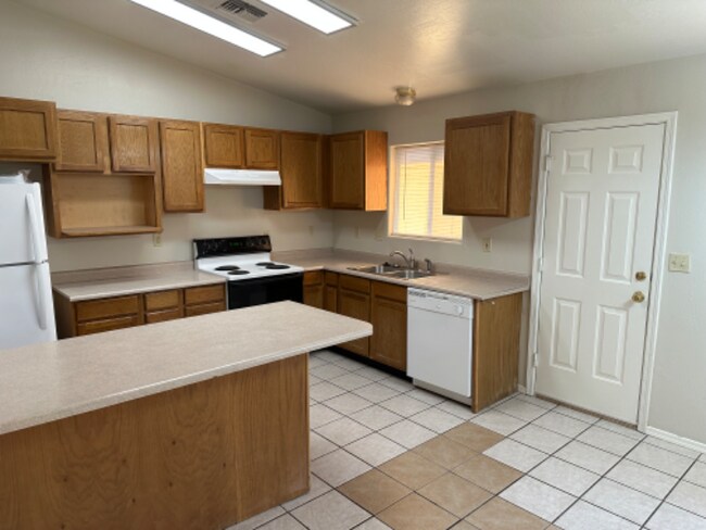 Photo - 1042 W 7th S St