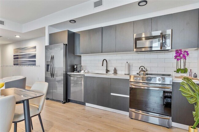 Photo - 398 NE 5th St Unidad 4109