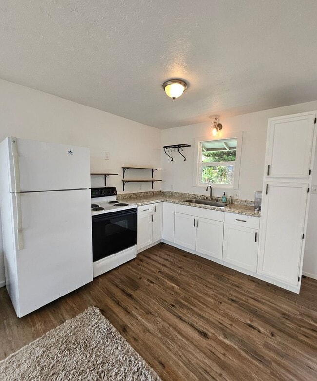 Photo - 260 Manini Pl