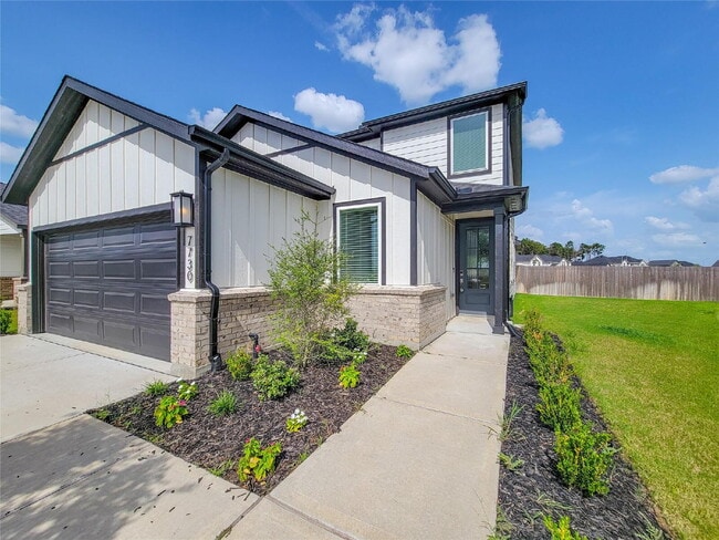 Photo - "Charming 4-Bed Retreat on Primrose Myrtle Ln, Cypress - Spacious Living with 2.5 Baths!"