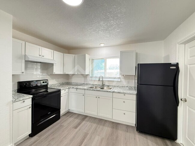 Photo - 106 Covina Ave