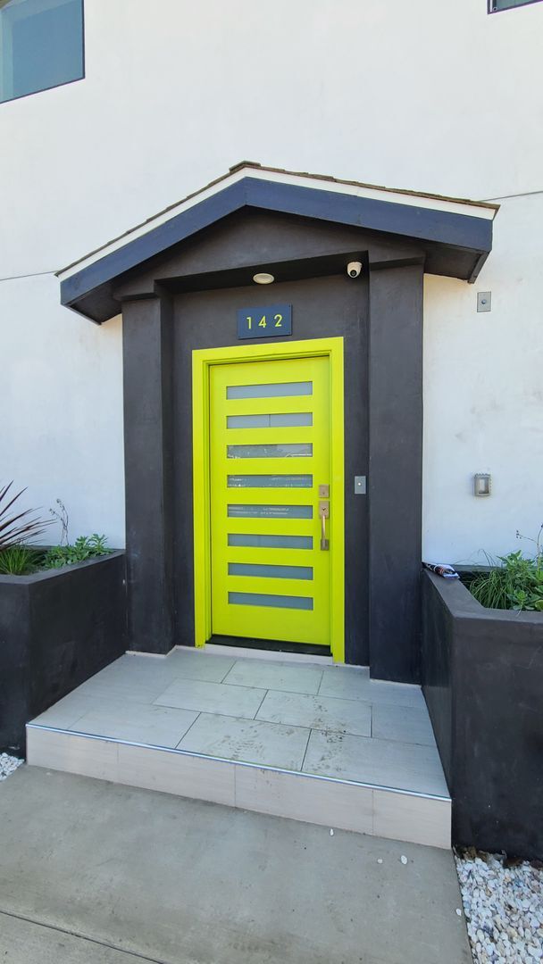 Photo - 84(142-144 1/2) Unit 84(142F)