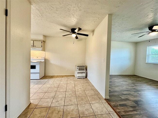 Photo - 411 E 3rd St