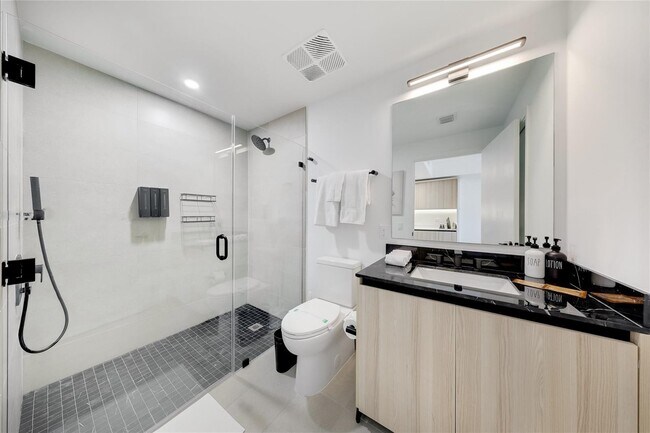 Building Photo - 225 N Miami Ave Unit 1510