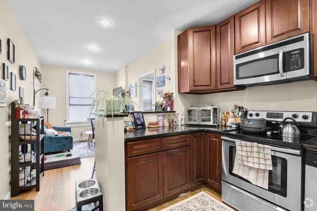 Building Photo - 619 S 16th St Unit 2F Rental