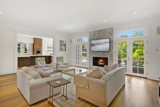 Photo - 355 Greens Farms Rd