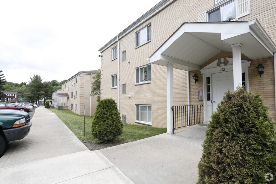 Valley Stream Apartments For Rent in Delmont, PA