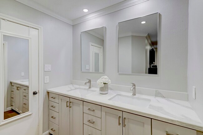 Photo - 1618 Hillendahl Blvd