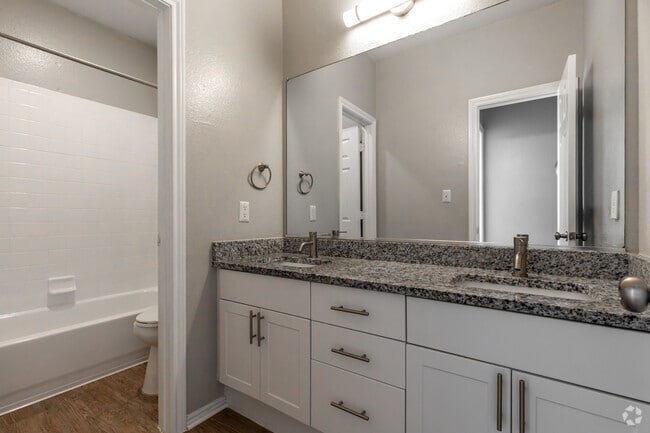 3BR, 2BA - 1,468SF - Bathroom