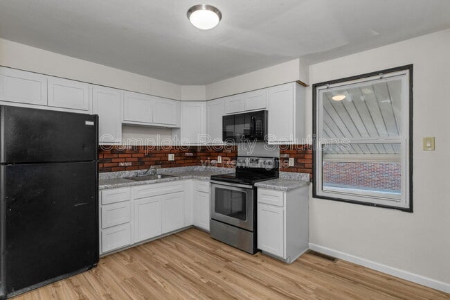 Photo - 9834 Portage Dr