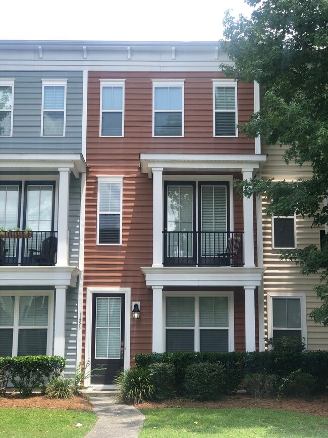 Photo - 1456 Roustabout Way