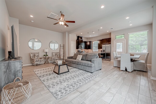 Building Photo - 228 N Spotted Fern Dr Rental