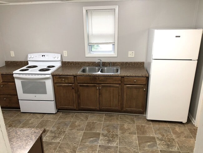 Photo - 2 Bed, 1 Bath, BONUS ROOM!!