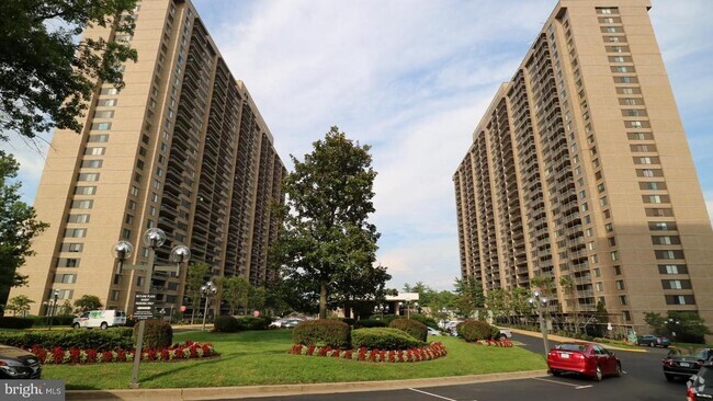 Building Photo - 3705 S George Mason Dr Unit 1003S Rental