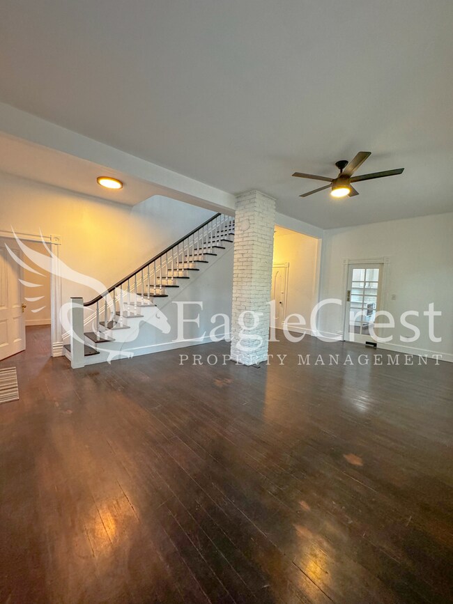 Downtown Walla Walla 4 Bedroom Farmhouse with Modern Comforts $200.00 OFF 2nd MONTHS RENT!!!