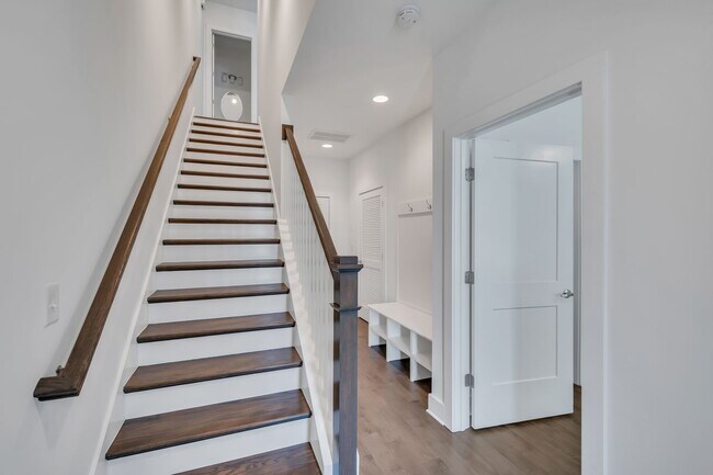 Photo - 504 Vernon Cir