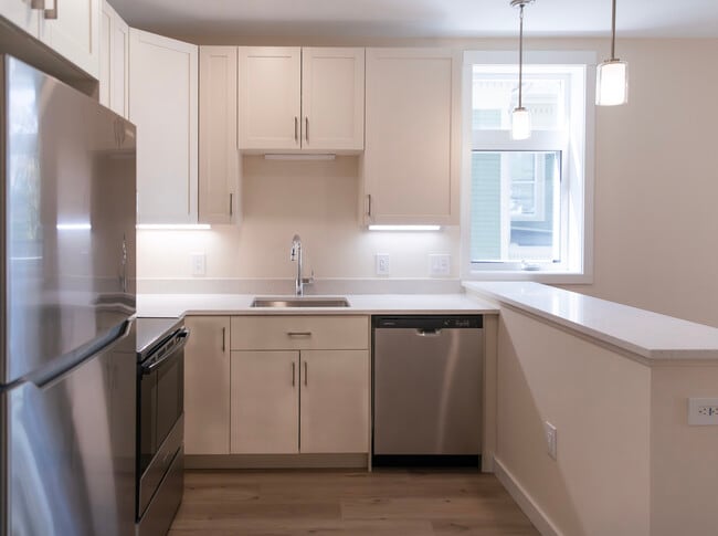 Photo - 102 Westford St