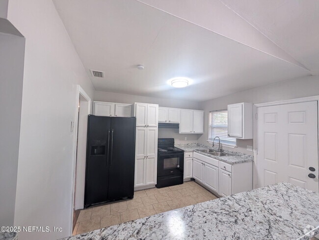 Building Photo - 1739 Cesery Blvd Rental