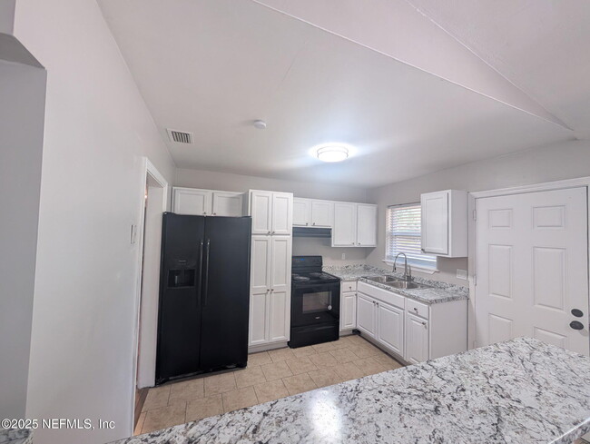 Photo - 1739 Cesery Blvd House
