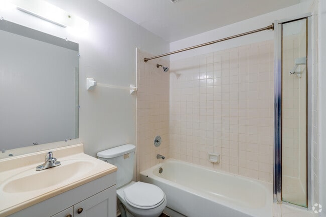 2 habitaciones, 2 baños - 1000 pies cuadrados - Baño principal