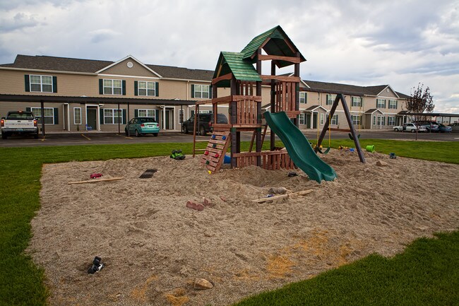 Marbleton Pinewood Apartments