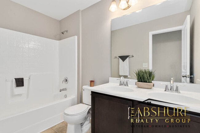 Photo - 436 Stapleford Ln