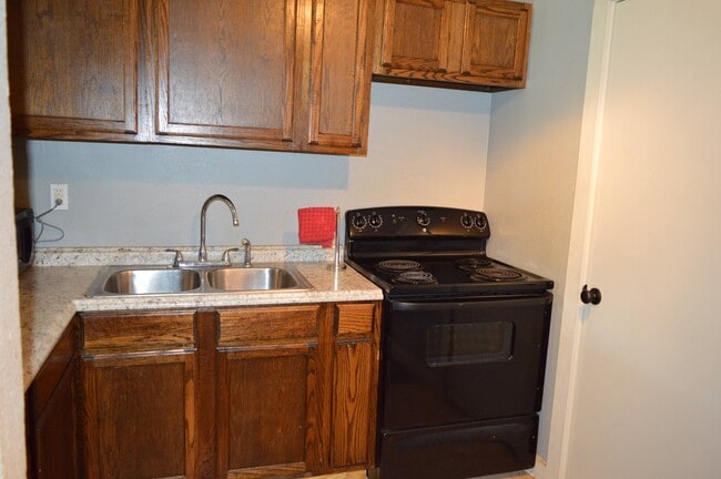 Photo - 130 Dooley St