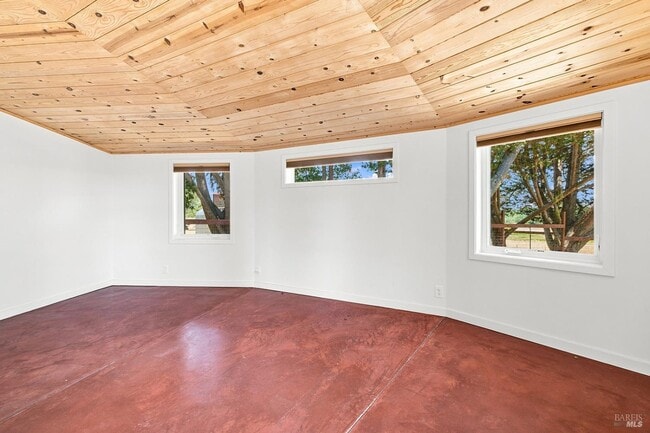 Photo - 143 Lone Oak Ln