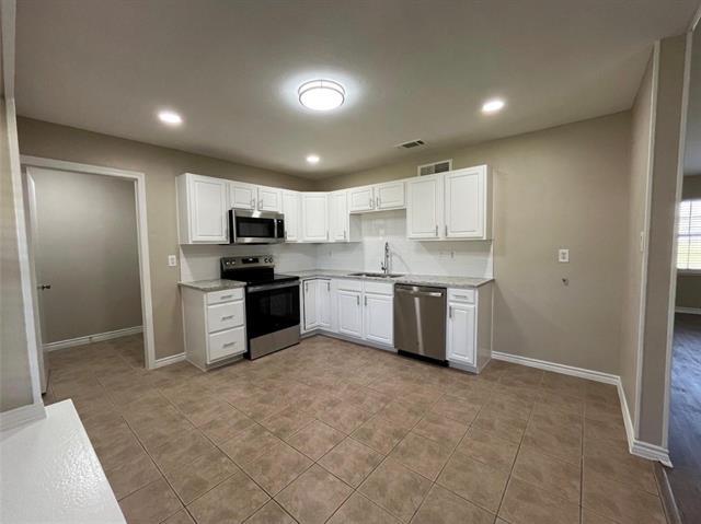 Photo - 515 English Oak St