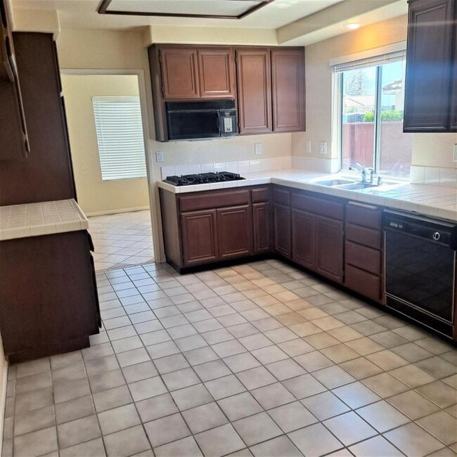 1260 Ave Rosa Mundi