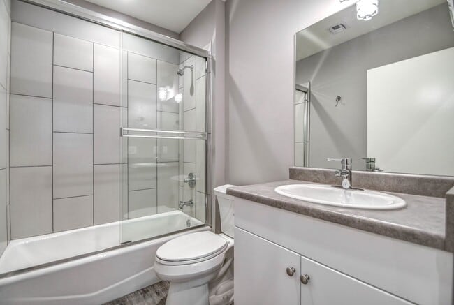 Photo - Furnished 1 bed / 1 bath in a 4 bedroom ap...