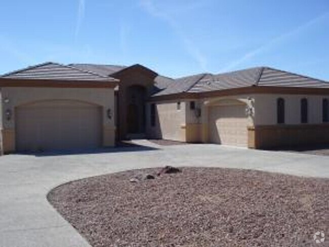 Building Photo - COMING SOON...BEAUTIFUL HOME ON HUGE LOT!