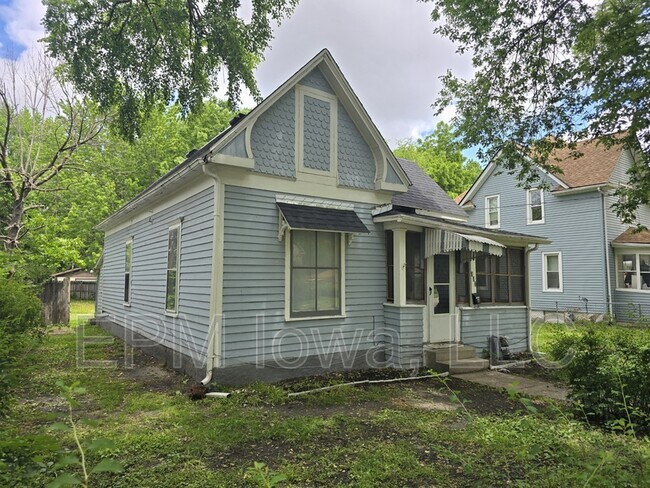 232 Center St